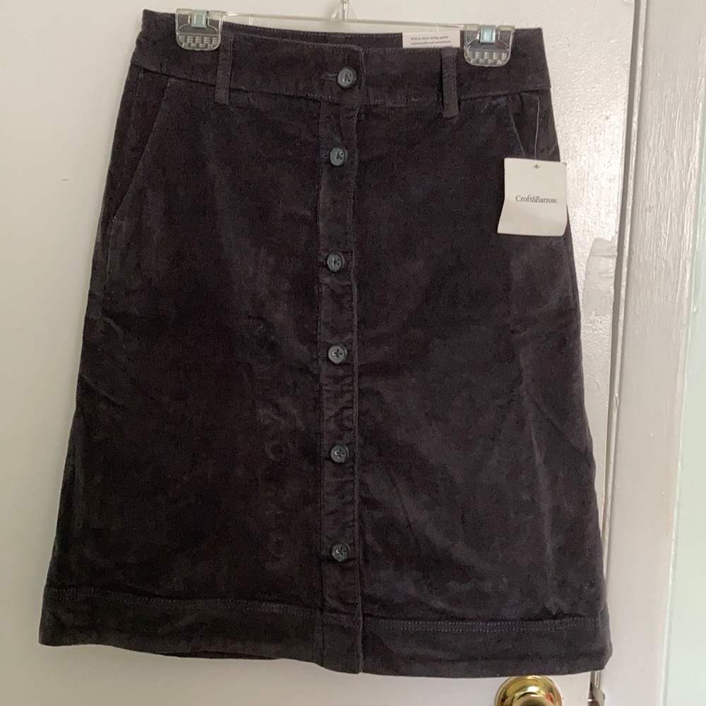 Croft & Barrow grey button skirt (brand new)
